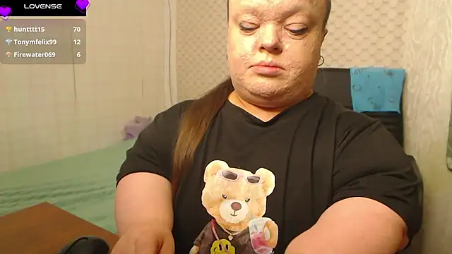 Janiffer MiMi online show from April 18, 2026, 7:07 pm