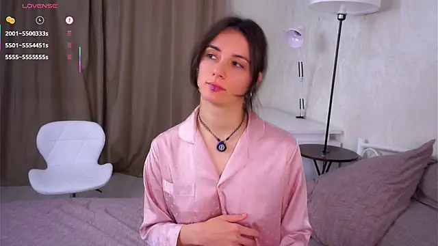 Holla Molly online show from December 2, 2025, 5:20 am