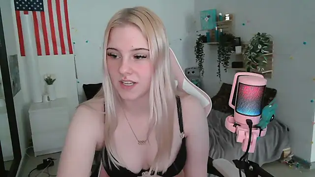 Blueeyezz0 online show from April 4, 2026, 10:44 am