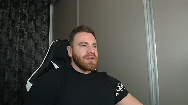 Snapshot of Thori92 chatting on February 11, 2026, 6:30 pm Thori92 online show from February 11, 2026, 6:30 pm