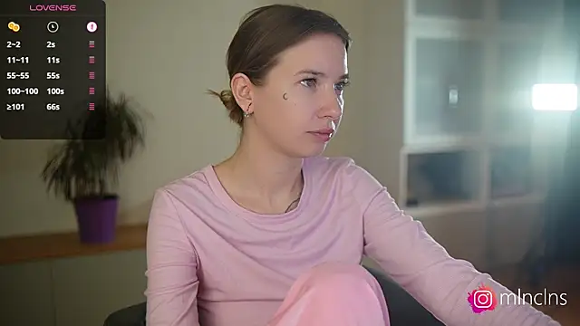 melanielwithu online show from April 19, 2026, 6:43 pm