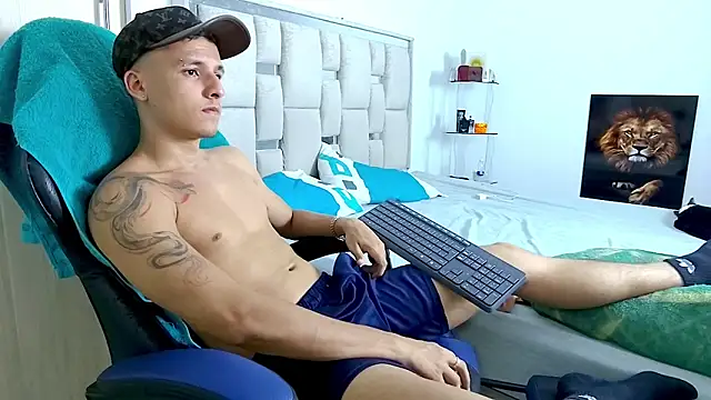 Snapshot of Andrew_lovely18 chatting on February 17, 2026, 3:04 am Andrew lovely18 online show from February 17, 2026, 3:04 am