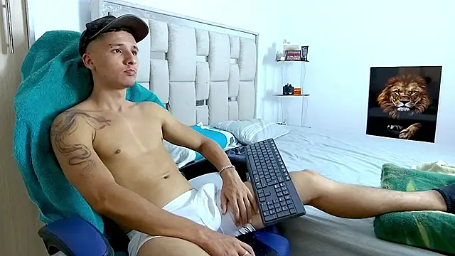 Snapshot of Andrew_lovely18 chatting on March 21, 2026, 9:19 pm Andrew lovely18 online show from March 21, 2026, 9:19 pm