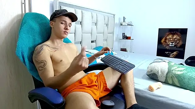 Snapshot of Andrew_lovely18 chatting on February 11, 2026, 4:56 am Andrew lovely18 online show from February 11, 2026, 4:56 am