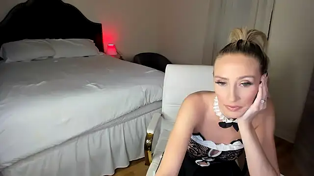 fitandfriskyx online show from October 24, 2025, 10:42 pm