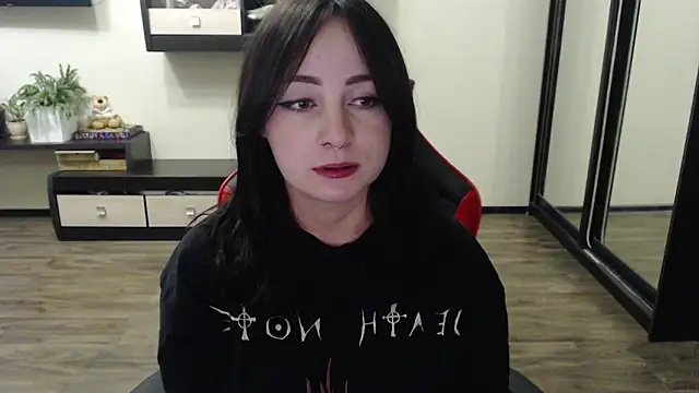 Laralianna online show from October 4, 2025, 5:47 pm