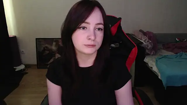 Laralianna online show from April 24, 2026, 8:38 am