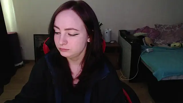 Laralianna online show from April 27, 2026, 10:46 am