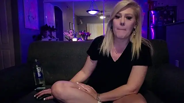 Snapshot of Lexi_Shocker chatting on November 6, 2025, 4:05 am Lexi Shocker online show from November 6, 2025, 4:05 am