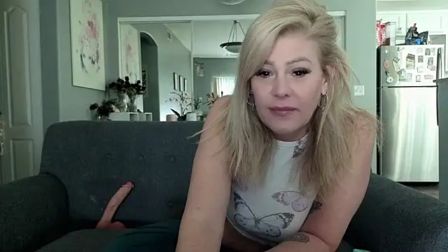 Snapshot of Lexi_Shocker chatting on November 26, 2025, 6:52 pm Lexi Shocker online show from November 26, 2025, 6:52 pm