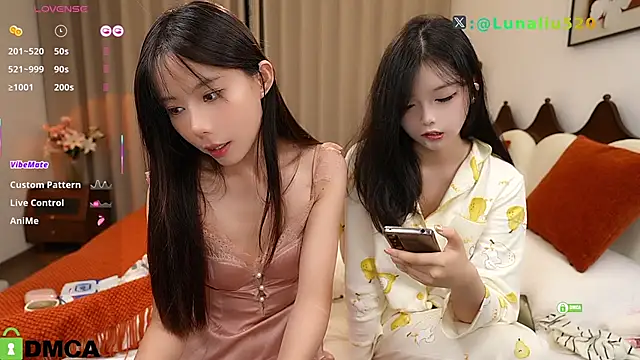 Snapshot of Luna520 chatting on October 9, 2025, 12:06 pm Luna520 online show from October 9, 2025, 12:06 pm