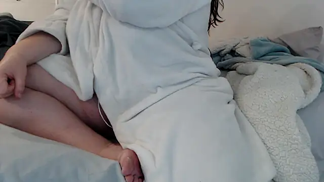 sweeti Em online show from February 16, 2026, 7:01 pm