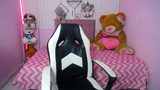 cum bigass online show from September 19, 2025, 12:31 pm