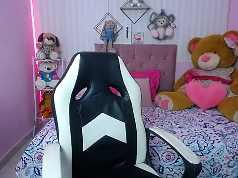 cum bigass online show from September 25, 2025, 12:22 pm