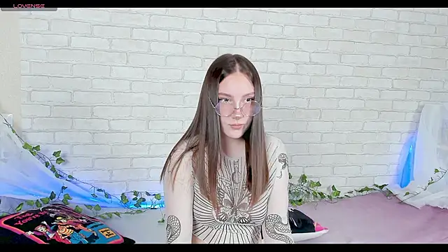 LinaKenny online show from February 13, 2026, 5:46 pm