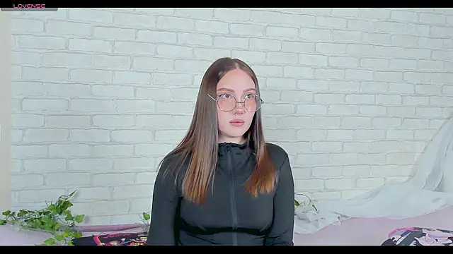 LinaKenny online show from January 15, 2026, 5:49 pm