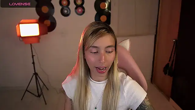 Saucy Jenn online show from April 11, 2026, 3:47 am