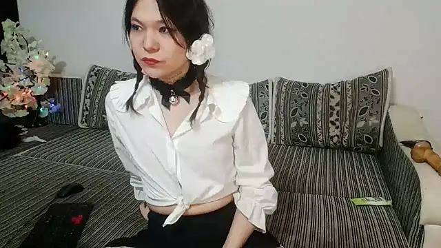 Snapshot of LuxMelys chatting on January 27, 2025, 11:54 pm LuxMelys online show from January 27, 2025, 11:54 pm