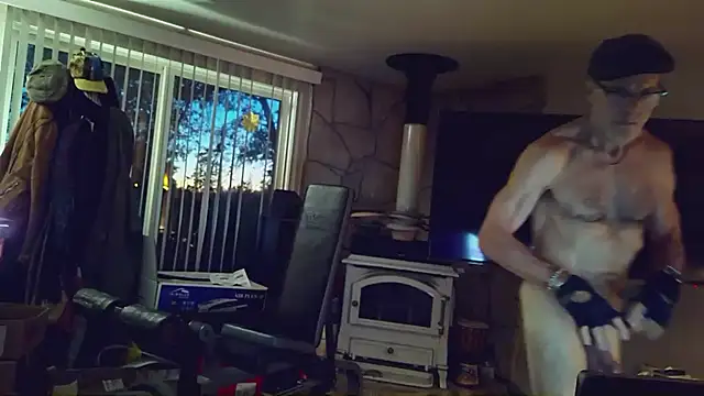 MoonDancer online show from May 18, 2026, 3:50 am