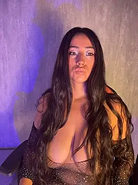 Snapshot of Valentinne_z chatting on January 10, 2026, 1:45 am Valentinne z online show from January 10, 2026, 1:45 am