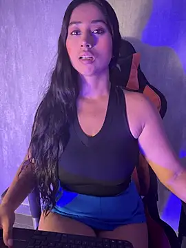 Snapshot of Valentinne_z chatting on December 19, 2025, 10:56 pm Valentinne z online show from December 19, 2025, 10:56 pm