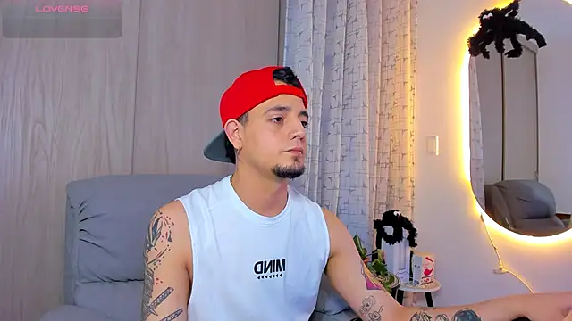 alejandro calderon1 online show from October 25, 2025, 4:00 am