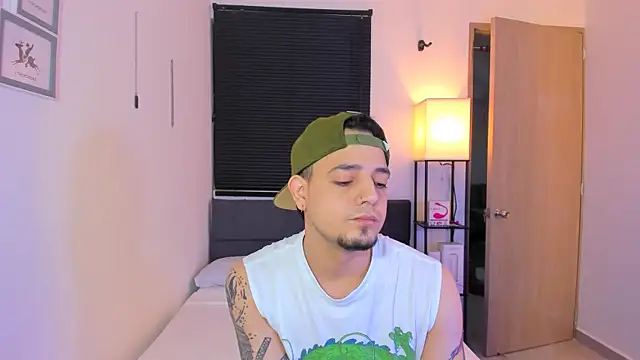 alejandro calderon1 online show from April 22, 2026, 5:58 am