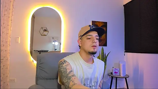 alejandro calderon1 online show from February 12, 2026, 4:12 am