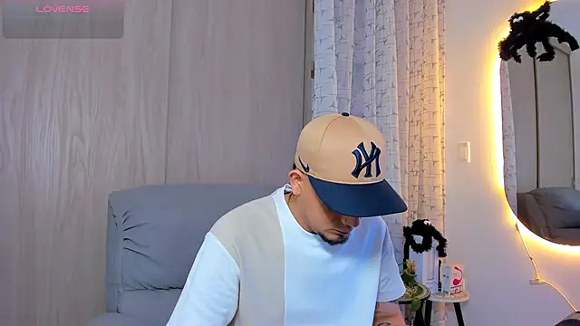 alejandro calderon1 online show from October 26, 2025, 4:57 am