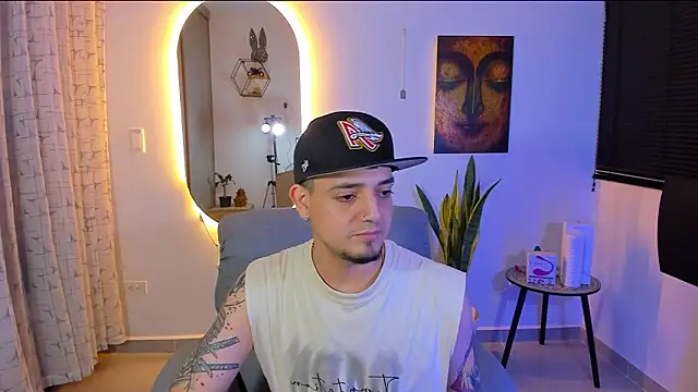 alejandro calderon1 online show from March 18, 2026, 3:31 am