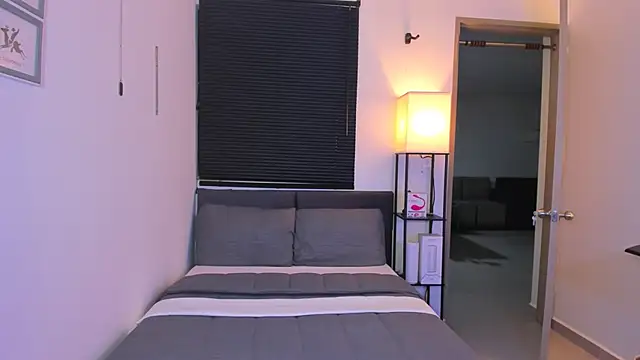 alejandro calderon1 online show from April 15, 2026, 5:46 am