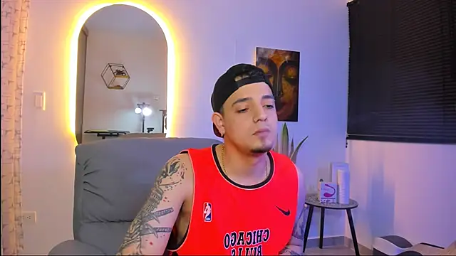 alejandro calderon1 online show from February 25, 2026, 5:07 am