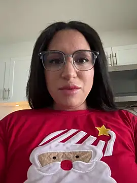 Snapshot of MeghanXO chatting on December 16, 2025, 2:54 pm MeghanXO online show from December 16, 2025, 2:54 pm