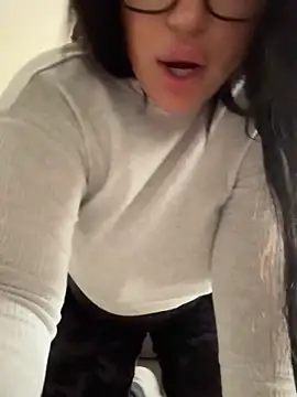 Snapshot of MeghanXO chatting on November 25, 2025, 3:23 pm MeghanXO online show from November 25, 2025, 3:23 pm