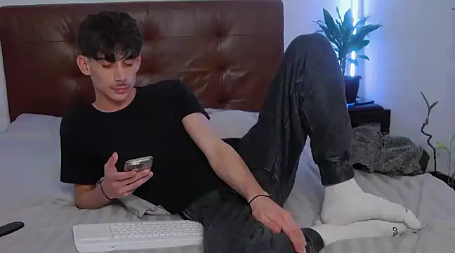 Snapshot of DanielCrush1 chatting on February 13, 2025, 12:11 pm DanielCrush1 online show from February 13, 2025, 12:11 pm