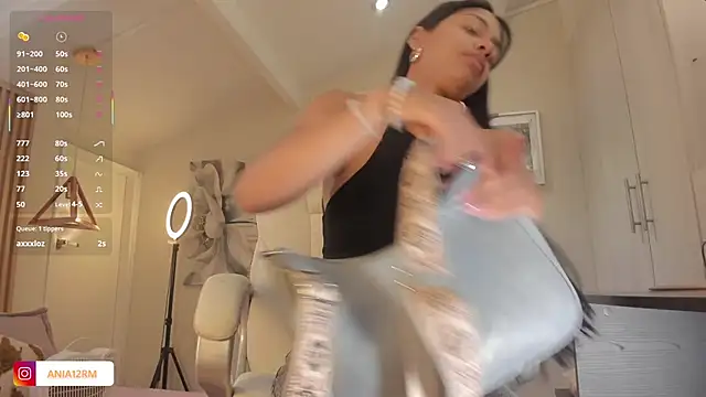 Snapshot of catalinasaiz chatting on September 27, 2025, 2:12 pm catalinasaiz online show from September 27, 2025, 2:12 pm