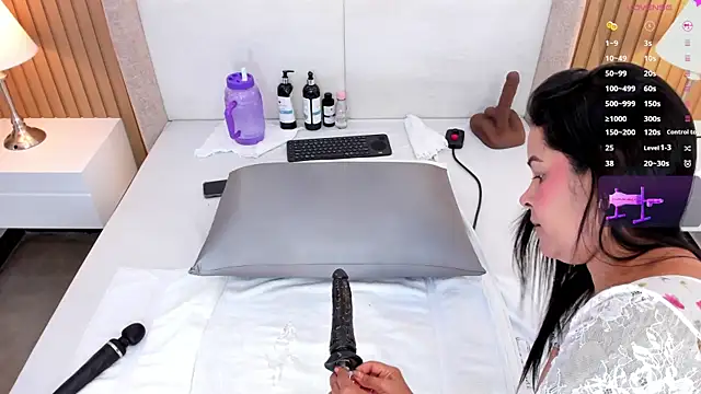 Snapshot of bounce_katty chatting on October 28, 2025, 8:19 pm bounce katty online show from October 28, 2025, 8:19 pm