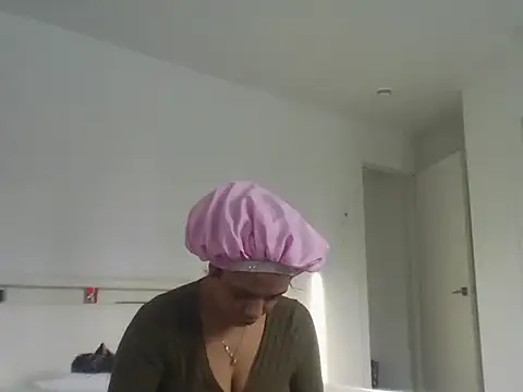 Snapshot of RuggyRackz chatting on December 6, 2024, 7:28 pm RuggyRackz online show from December 6, 2024, 7:28 pm