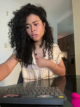 GabriSaenz online show from December 21, 2024, 10:40 pm