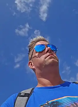 Trucker Hunter online show from October 12, 2025, 1:56 pm