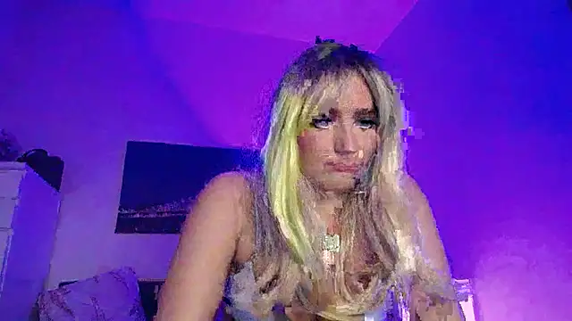 Tinkerbell822 online show from March 18, 2025, 9:01 am