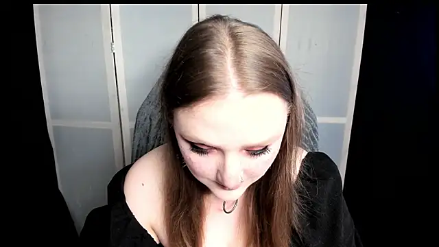 Snapshot of YourDyingBride chatting on June 18, 2026, 6:35 pm YourDyingBride online show from June 18, 2026, 6:35 pm