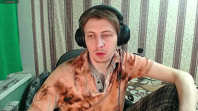 darienlarge online show from November 25, 2025, 6:08 pm