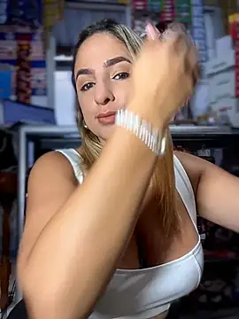 sammyqueenx21 online show from April 8, 2026, 11:22 am