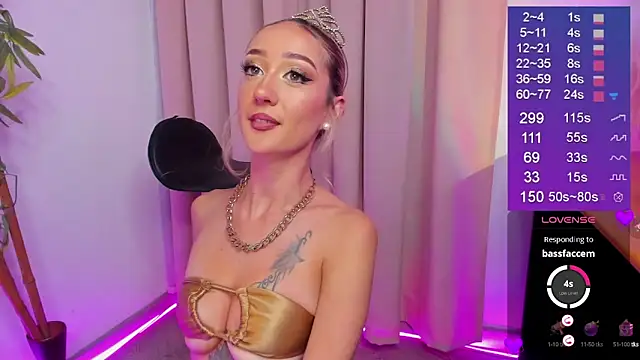 Snapshot of Bella-White chatting on October 10, 2025, 4:41 pm Bella-White online show from October 10, 2025, 4:41 pm