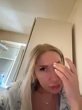 LexxiLow online show from February 18, 2025, 8:49 am