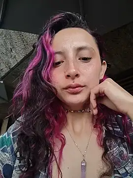  Laary online show from April 26, 2026, 6:38 pm