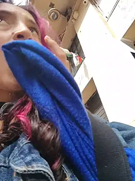  Laary online show from April 21, 2026, 8:04 pm