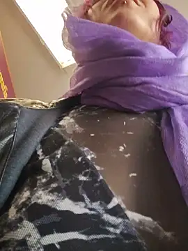  Laary online show from April 23, 2026, 7:59 pm