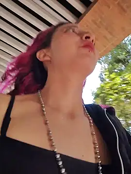  Laary online show from April 24, 2026, 8:11 pm